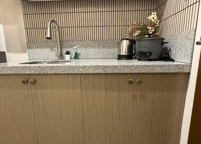 Einjel's Hideaway Apartment *